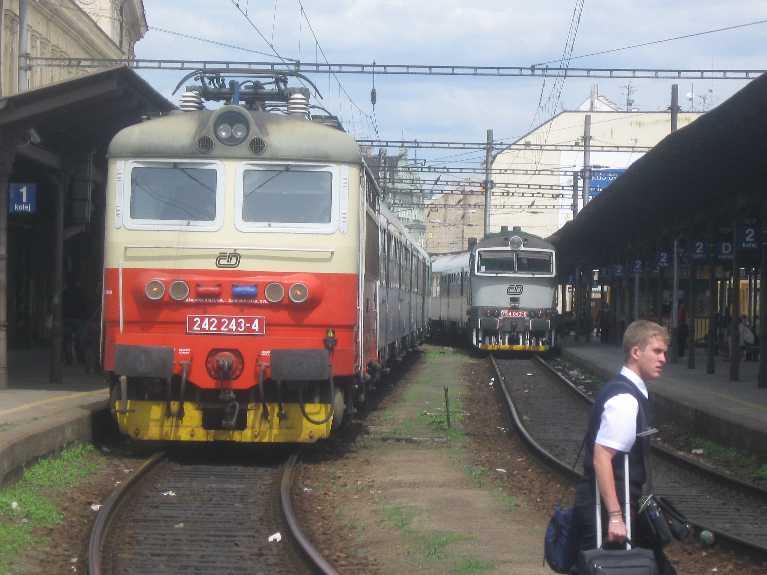 242-243+754-043 autor Jakub pospíšil místo Brno hl.n.